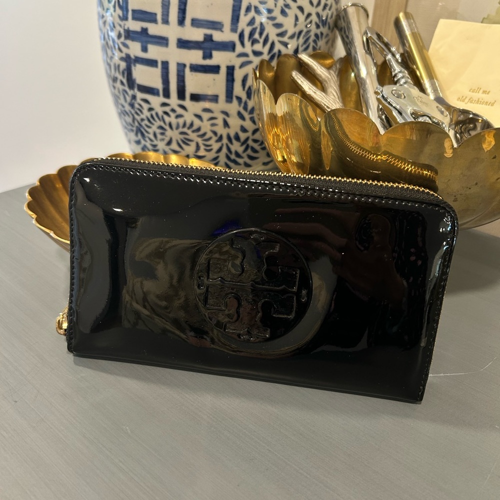 Tory Burch Black Patent Leather Wallet - Picture 2 of 9